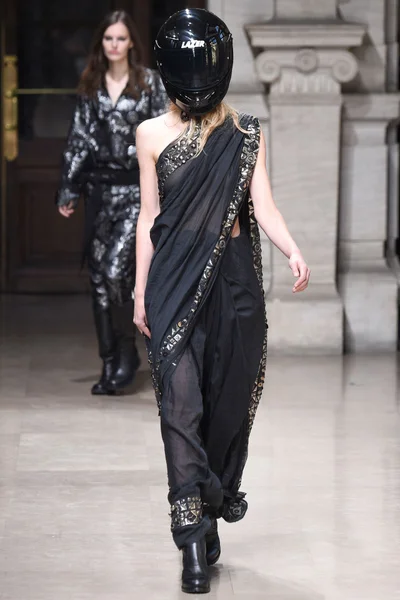 Look 17